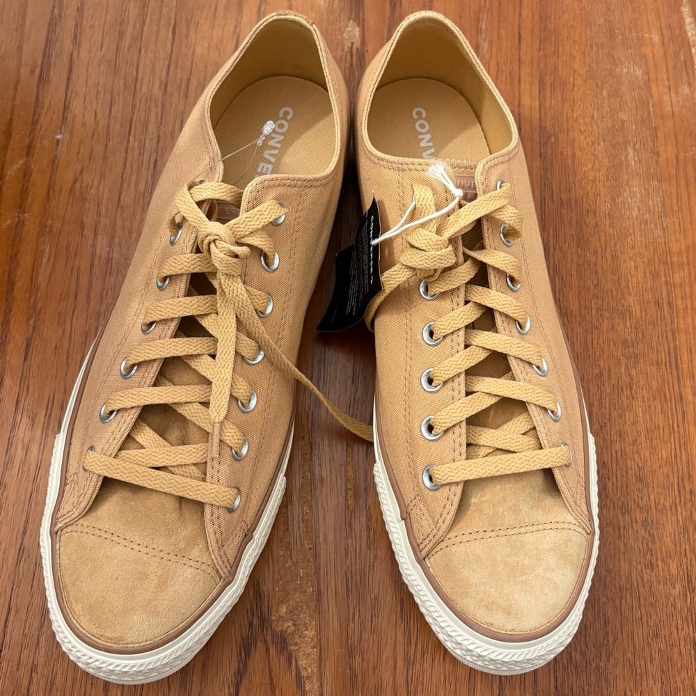 Brand new, never worn! Converse Chuck Taylor All Star
Low 'Sandy Shore'. Size 13 - Picture 2 of 6